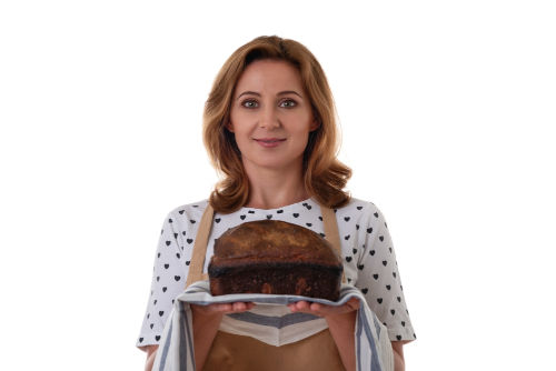 Junge Frau in Vorhut, die ein hausgemachtes Dinkel-Brot hält, einzeln auf weißem Hintergrund.