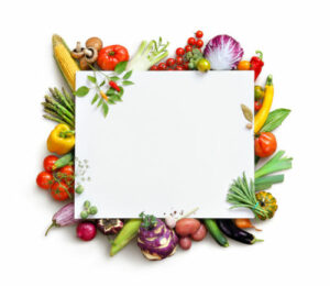 Organischer Lebensmittelhintergrund und Kopienraum. Lebensmittelfotografie mit verschiedenen Früchten und Gemüse einzeln auf weißem Hintergrund. hochauflösendes Produkt